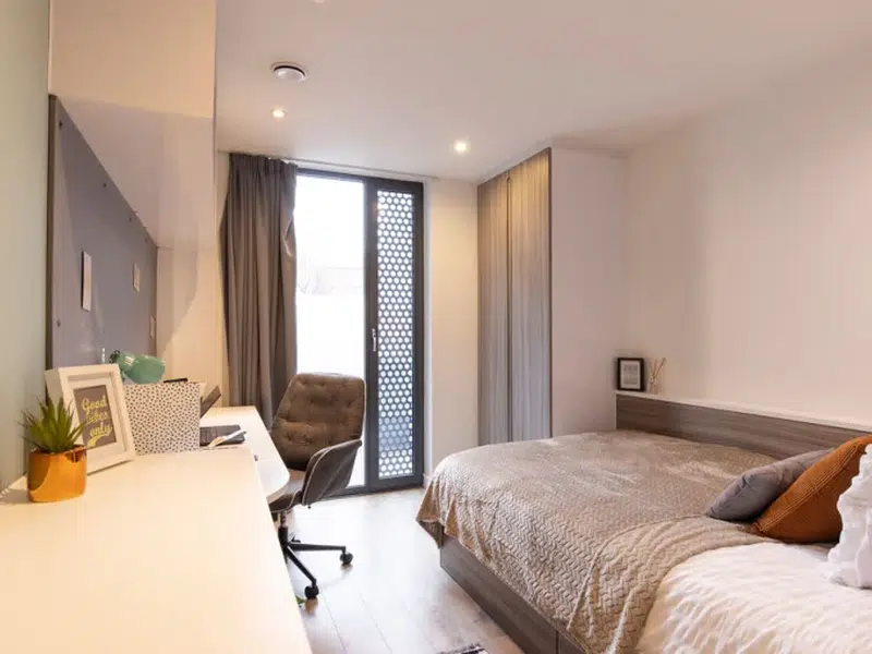 6 Bed Cluster Ensuite photo 1
