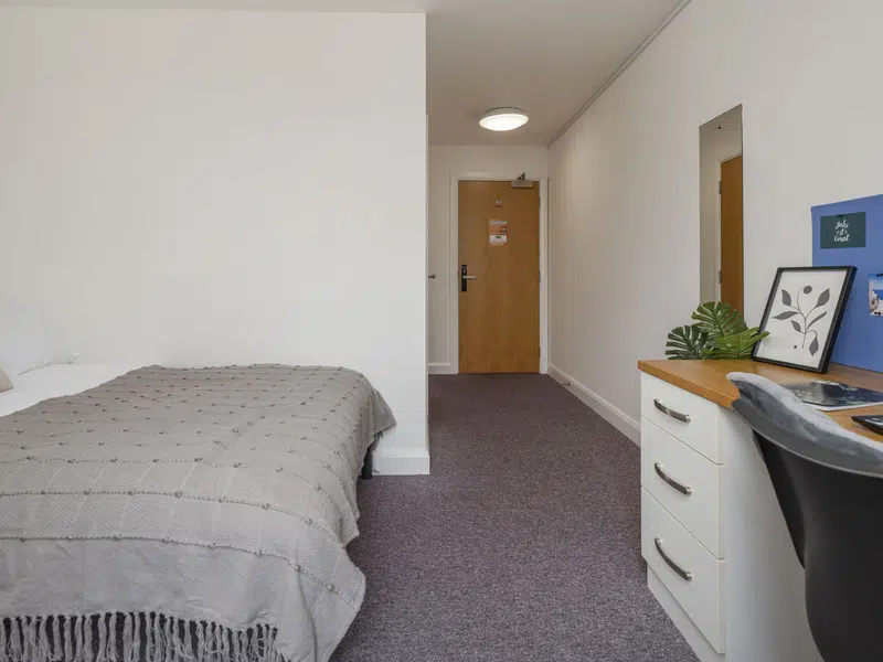 Premium En-suite with Wet Room photo 2
