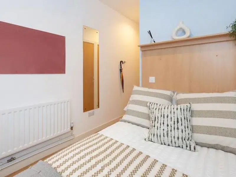 6 Bed Standard En-suite photo 1