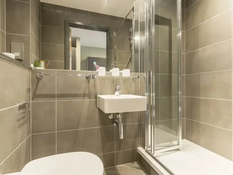 7 Bed Cluster En-suite photo 3