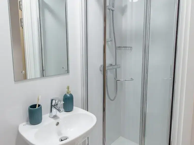 7 Bed Cluster En-suite – Premium photo 2