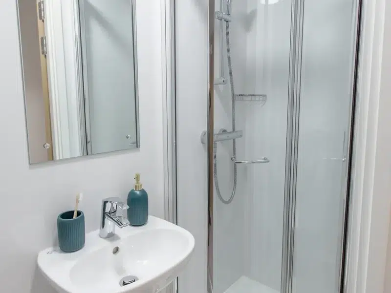 7 Bed Cluster En-suite – Premium photo 5