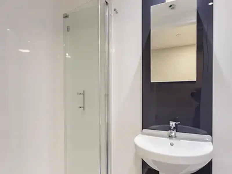 7 Bed En-suite photo 6