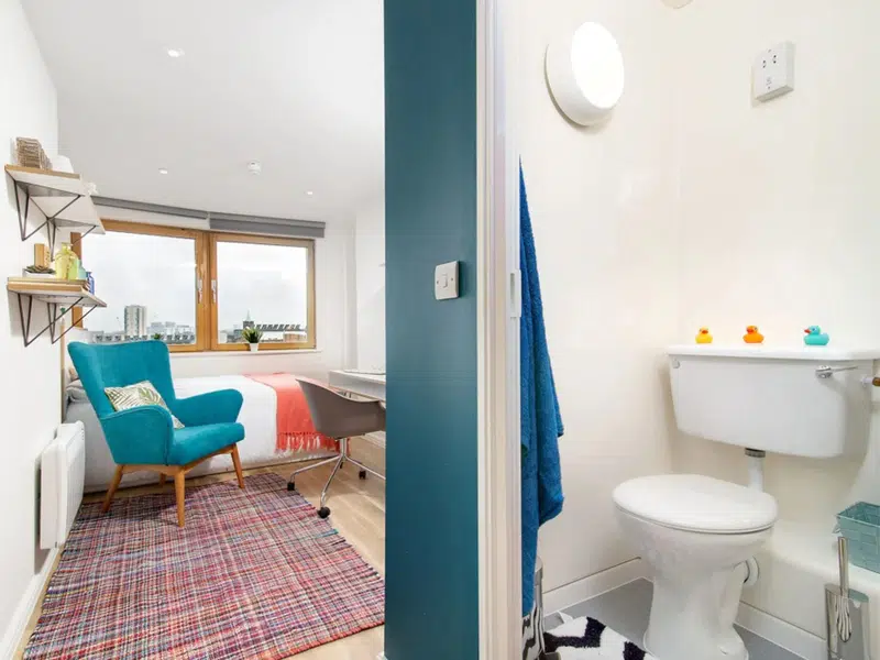 Silver En Suite photo 6