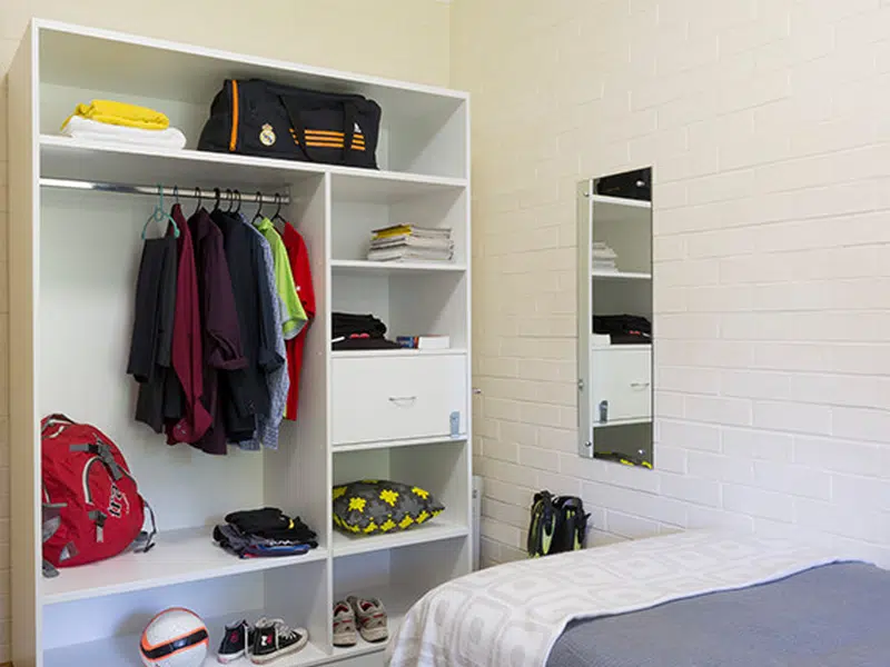 8 Bdrm Apt South photo 1