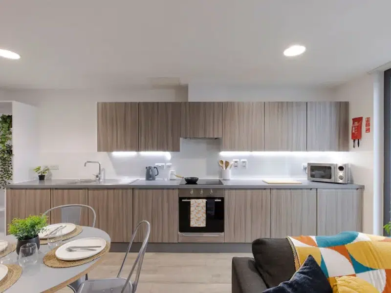 8 Bed Cluster Ensuite photo 2