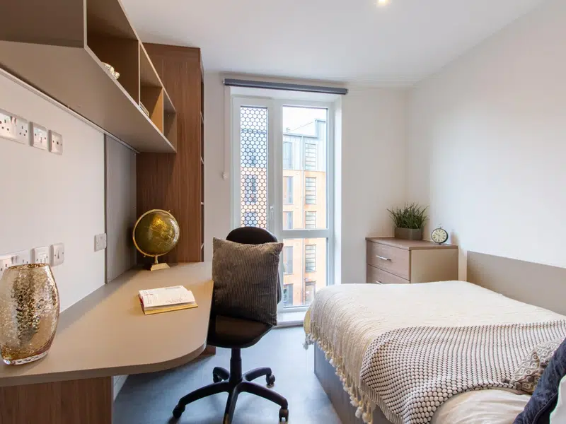 8 Bed En-suite photo 3