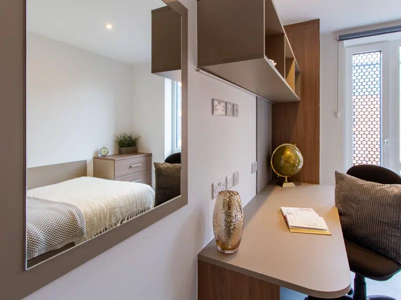 8 Bed En-suite photo 2