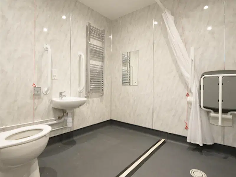 Accessible En-suite photo 1