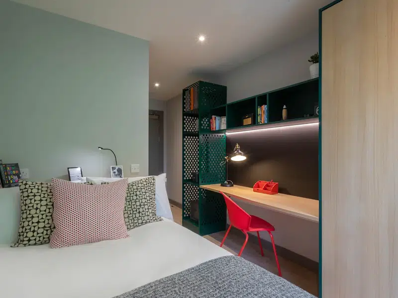 BRONZE EN-SUITE photo 1