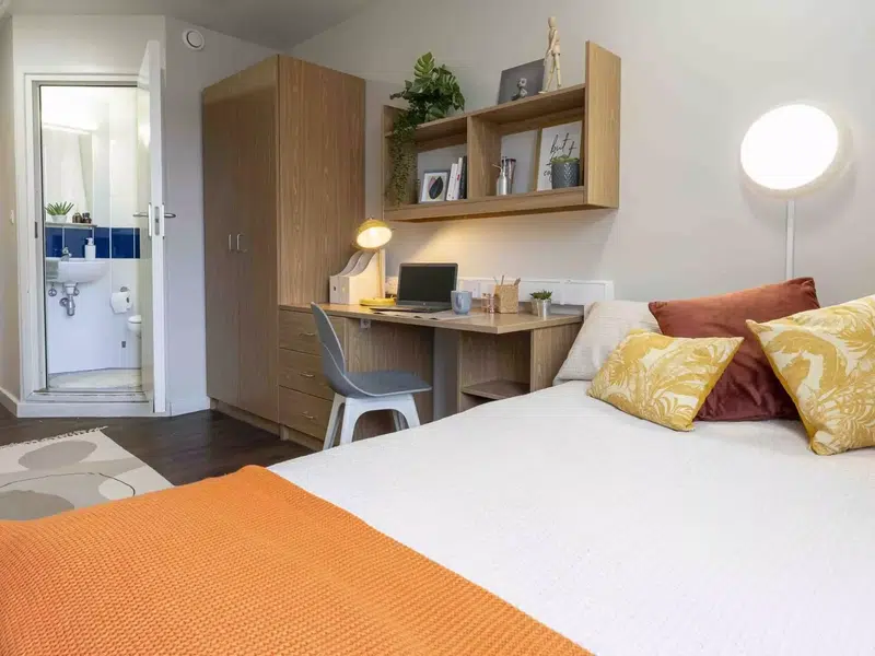 Bronze En Suite photo 1