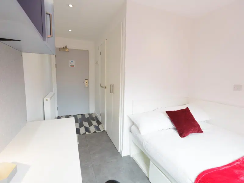 Bronze En-suite photo 1