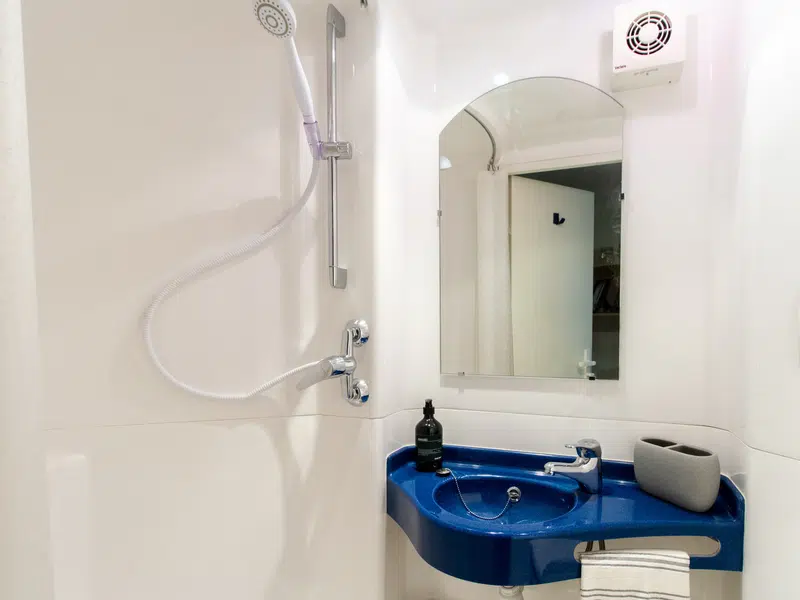 Bronze Ensuite photo 5
