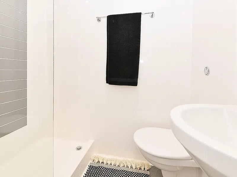 Bronze Ensuite photo 2