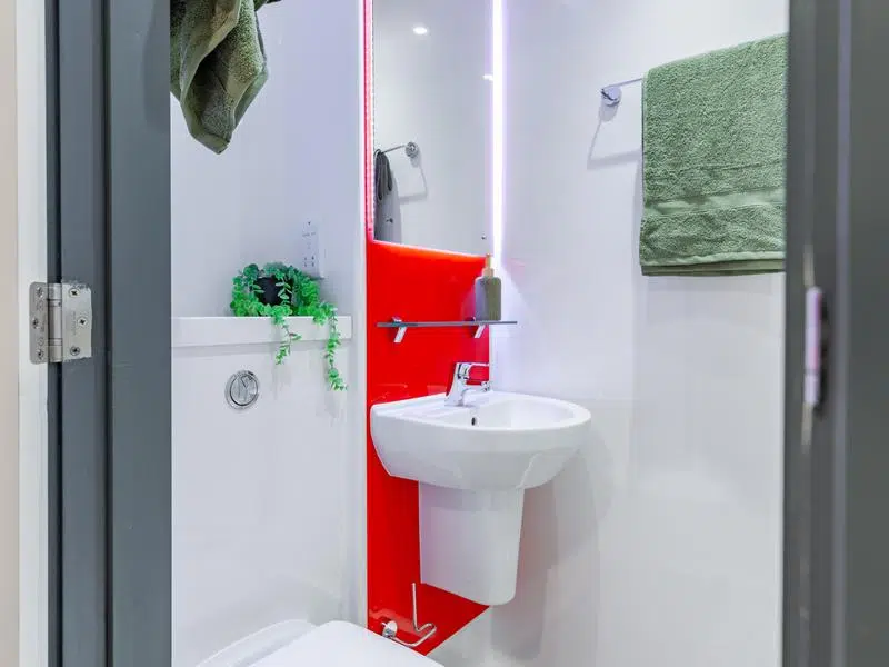 Bronze Ensuite photo 5