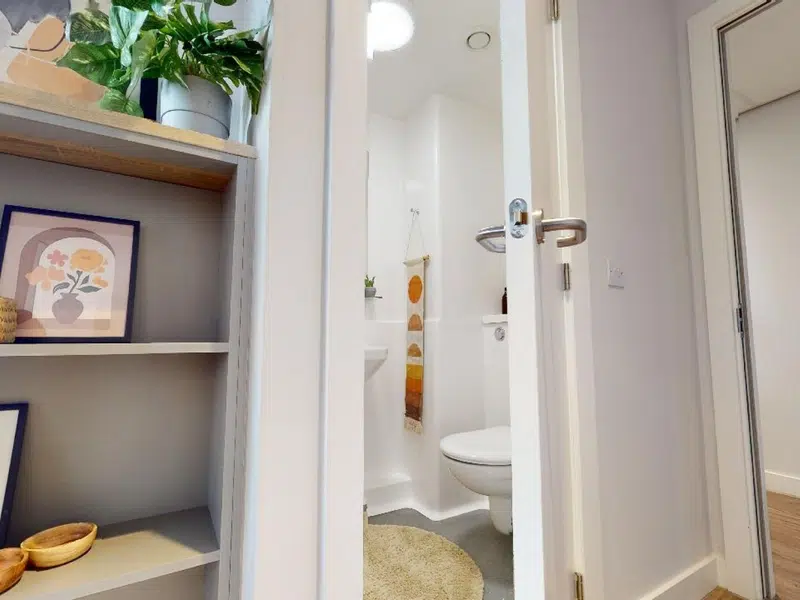 Copper En Suite photo 4