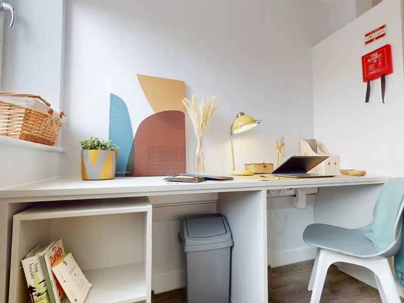 Bronze Studio Premium photo 4
