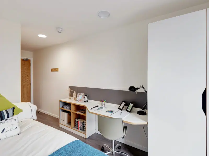 Bronze Two Bed Flat photo 4