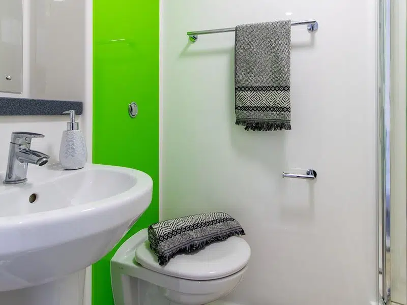 Canalview En-suite photo 5