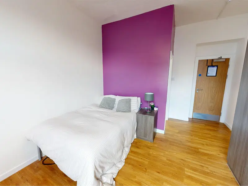 Silver Ensuite photo 1