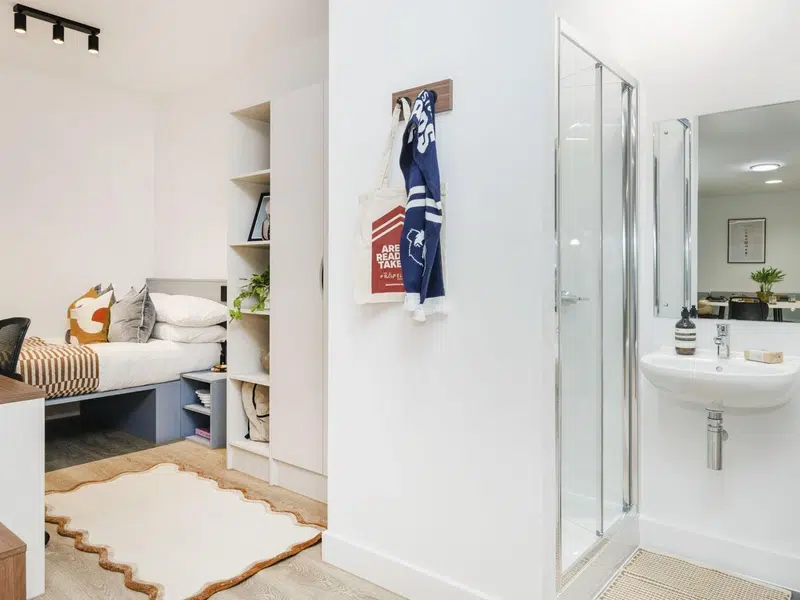 Classic 5 Bed Ensuite photo 3
