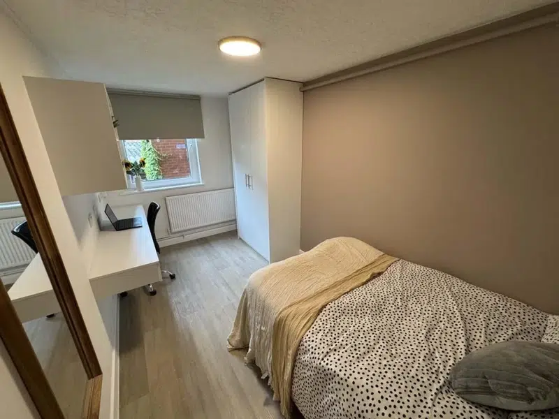 Classic Bedroom photo 5