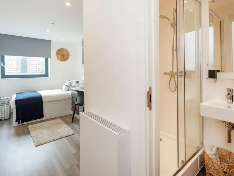 Club En-suite photo 3