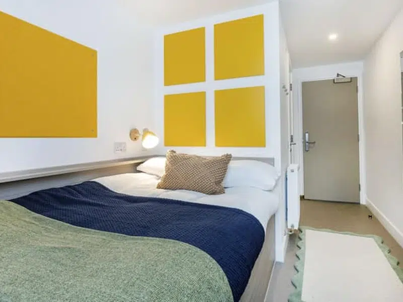 Classic Plus 5/6 Bed Ensuite photo 3