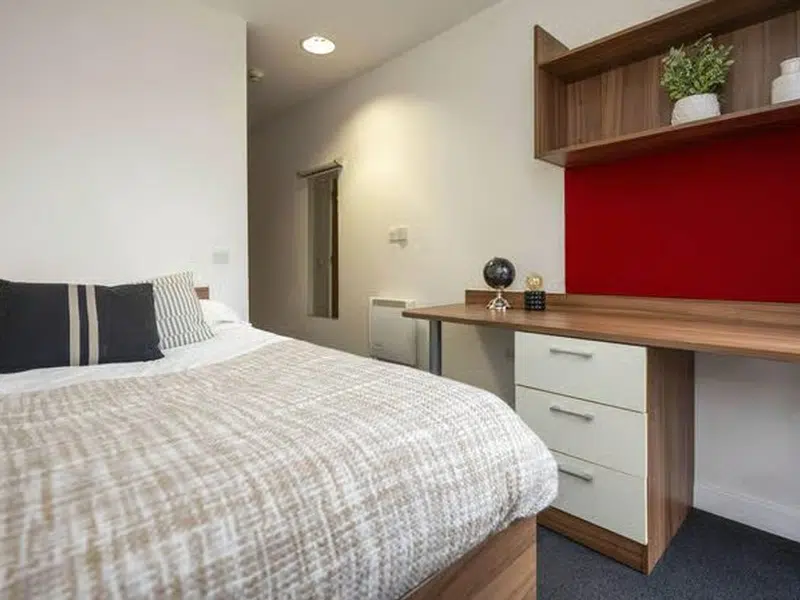 Standard Ensuite photo 1