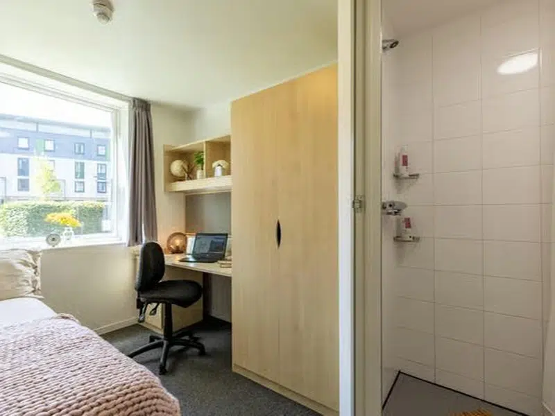 Classic En-suite photo 2