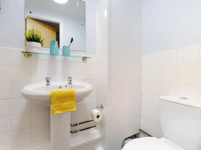 Copper En Suite photo 1