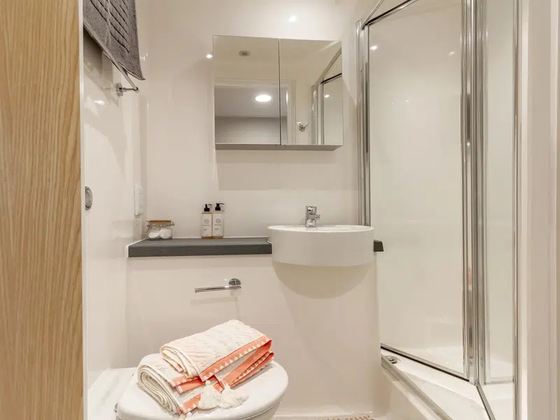 Copper En Suite photo 1