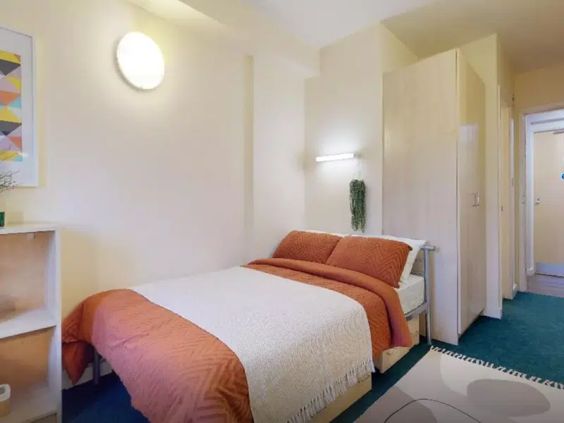 Copper En Suite photo 1