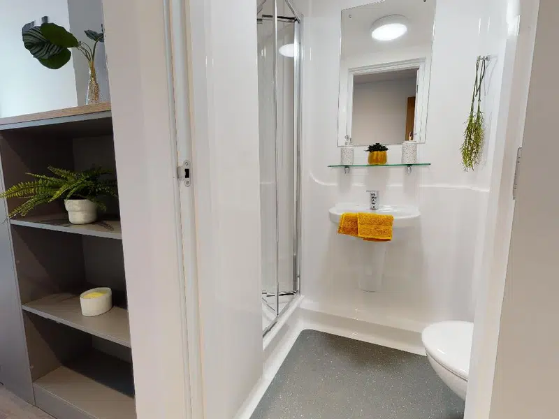 Copper En Suite photo 3