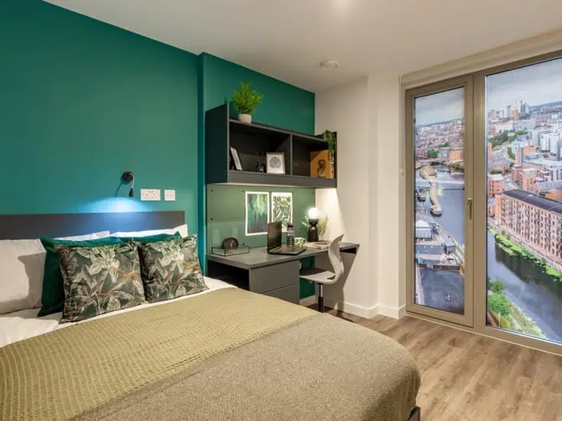 Deluxe Plus Ensuite photo 1