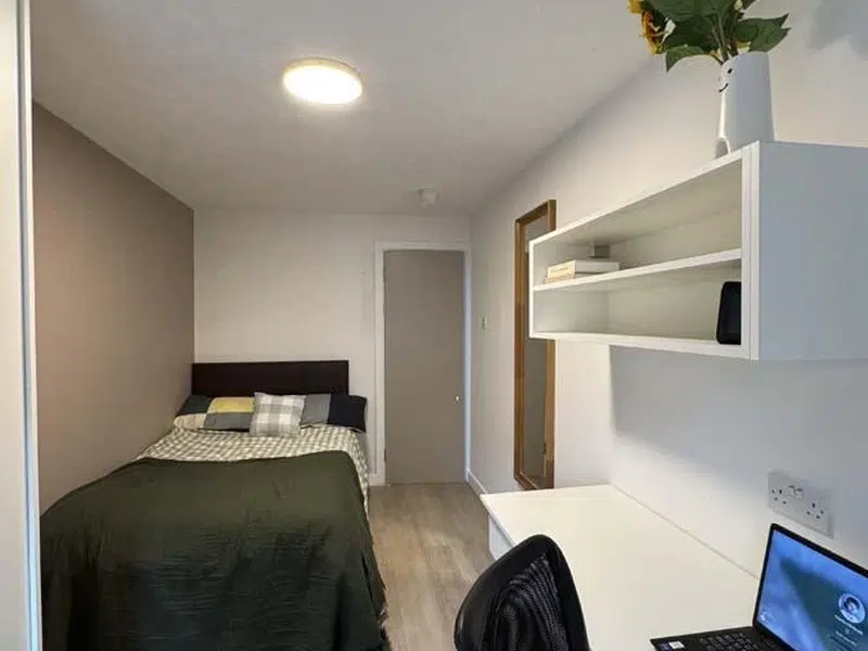 Deluxe Bedroom photo 2
