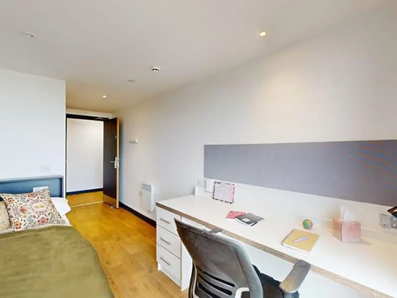 8 Bed Deluxe En-suite photo 2