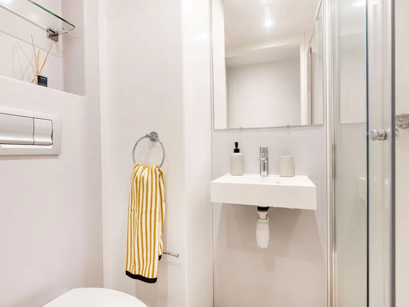 Deluxe Ensuite photo 6