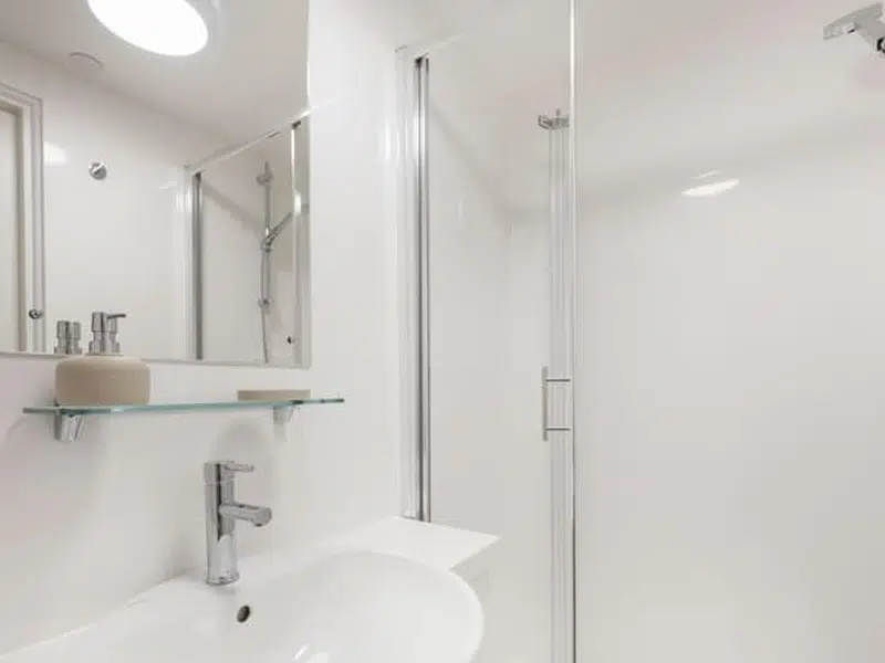 Deluxe Ensuite photo 5