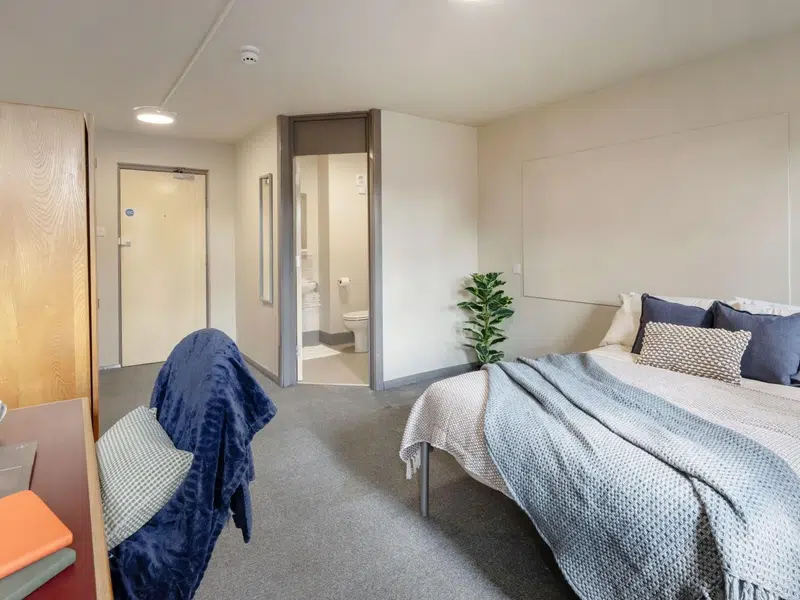 Deluxe Ensuite photo 1