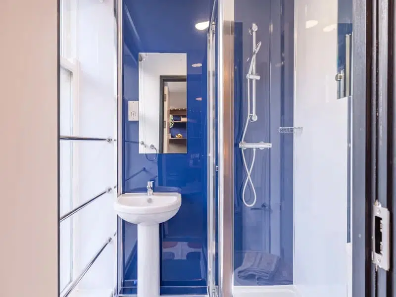 Deluxe Ensuite photo 3