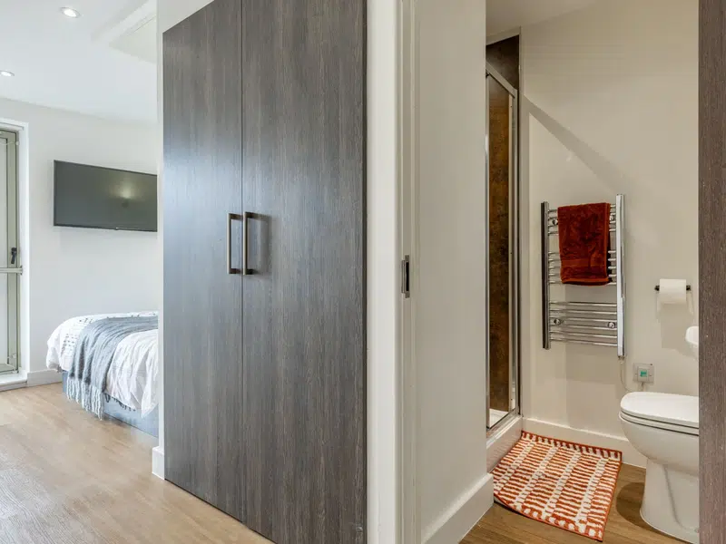 Deluxe Ensuite photo 3