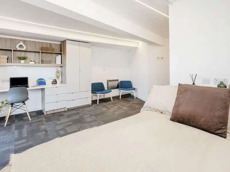 Deluxe Plus Single Ensuite photo 1