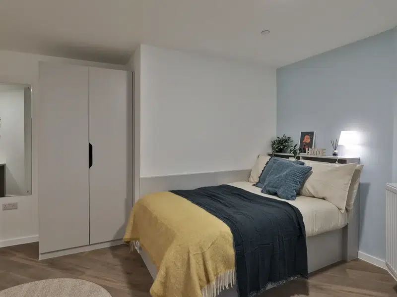 Diamond Ensuite photo 1