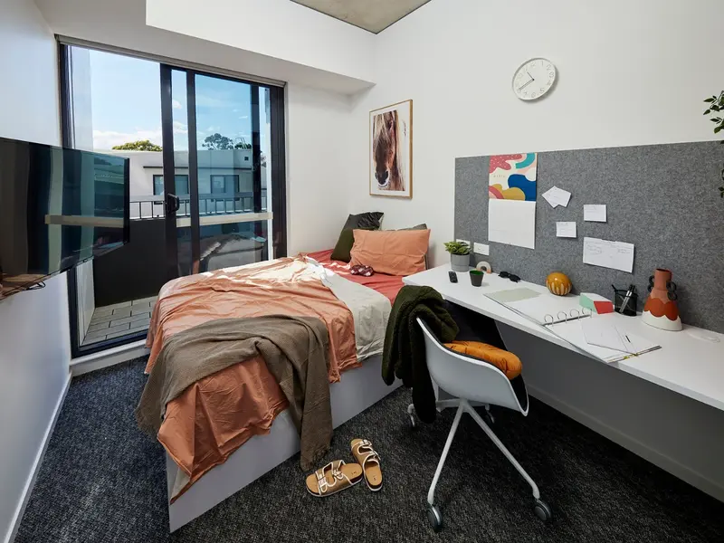 Double Bed 5 Bed Apartment with Ensuite & Balcony photo 1
