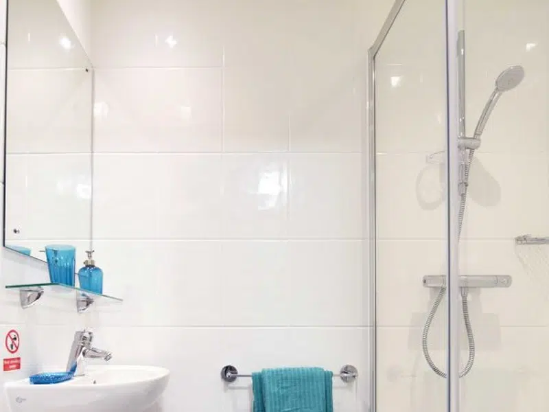 Ensuite photo 2