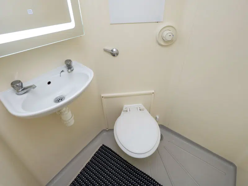 Ensuite photo 3