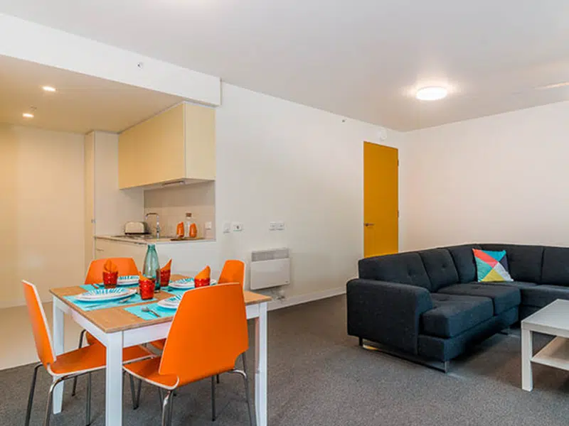 Ensuite 4 Bdrm Apt photo 5