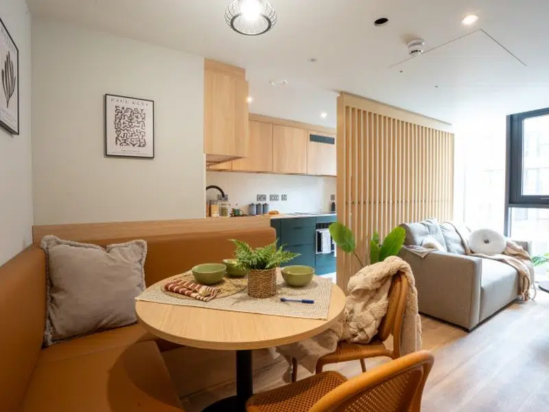 Classic Ensuite - 4 Bed Apartment photo 5