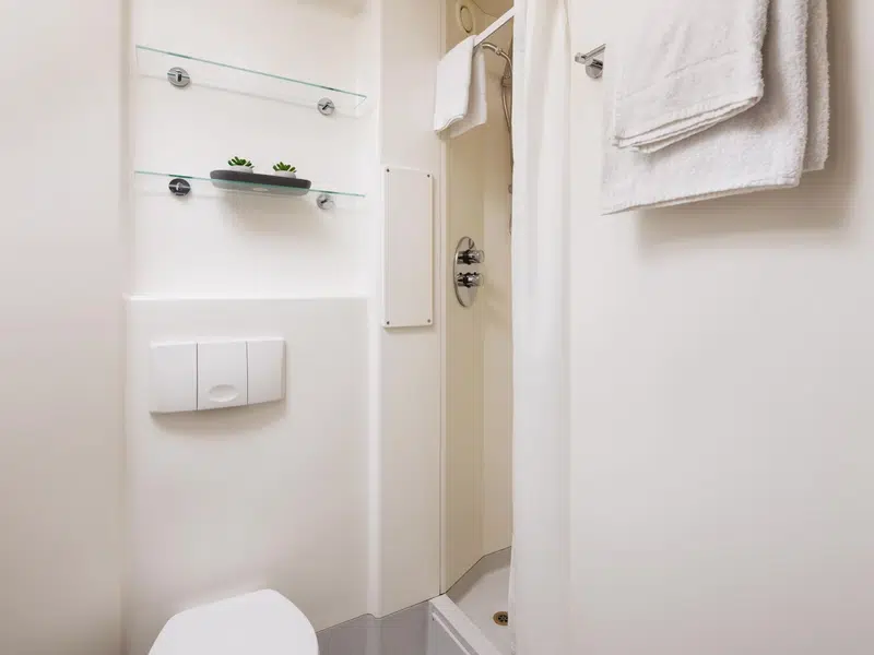 Ensuite photo 6